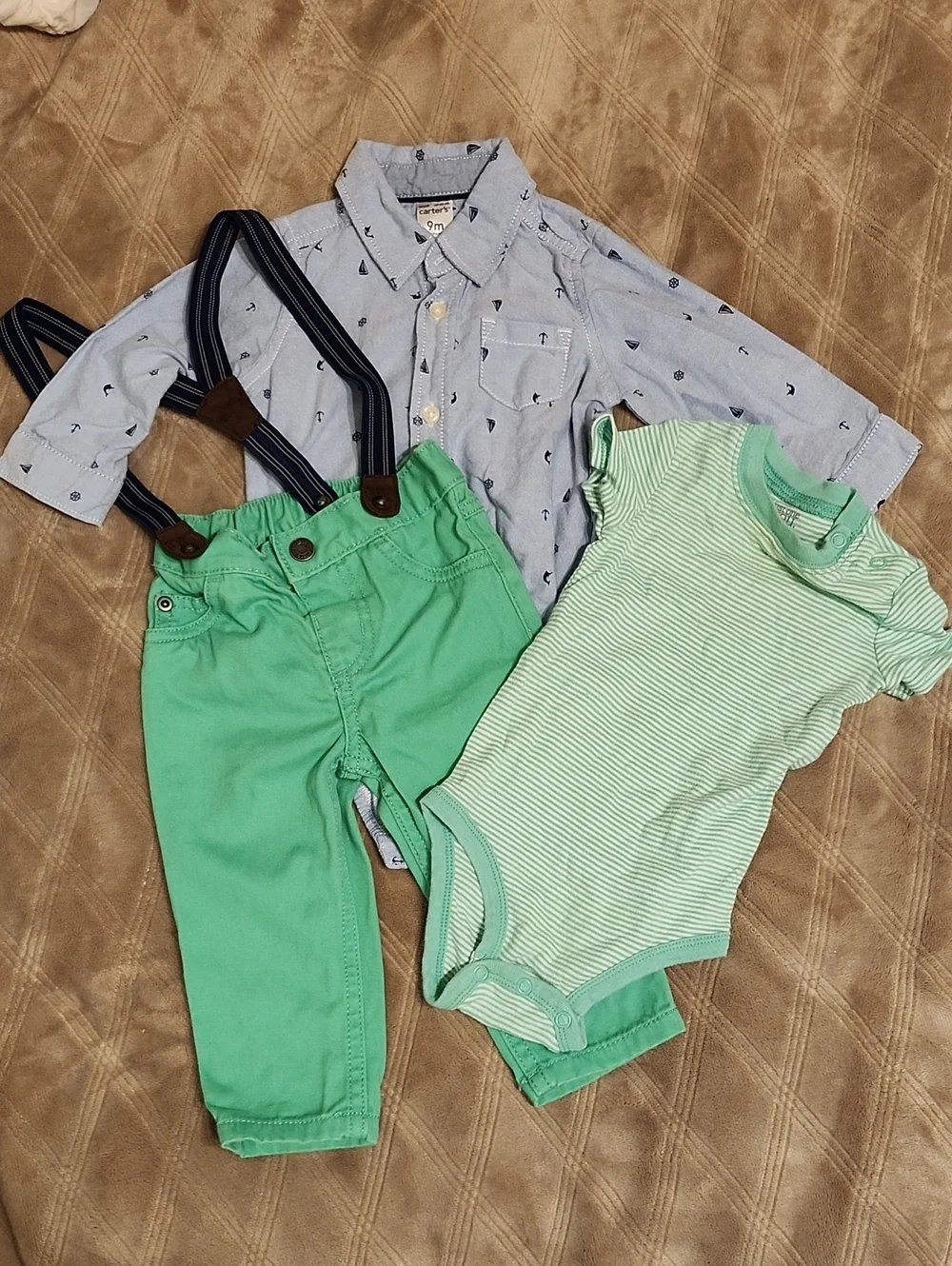 Kids clothing set with suspenders and onesie